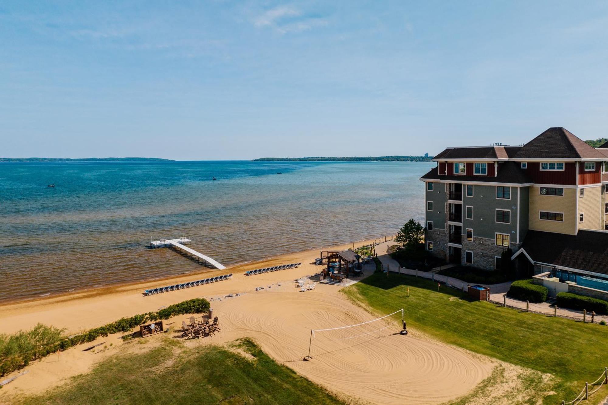 Tamarack Lodge Траверс-Сіті Екстер'єр фото